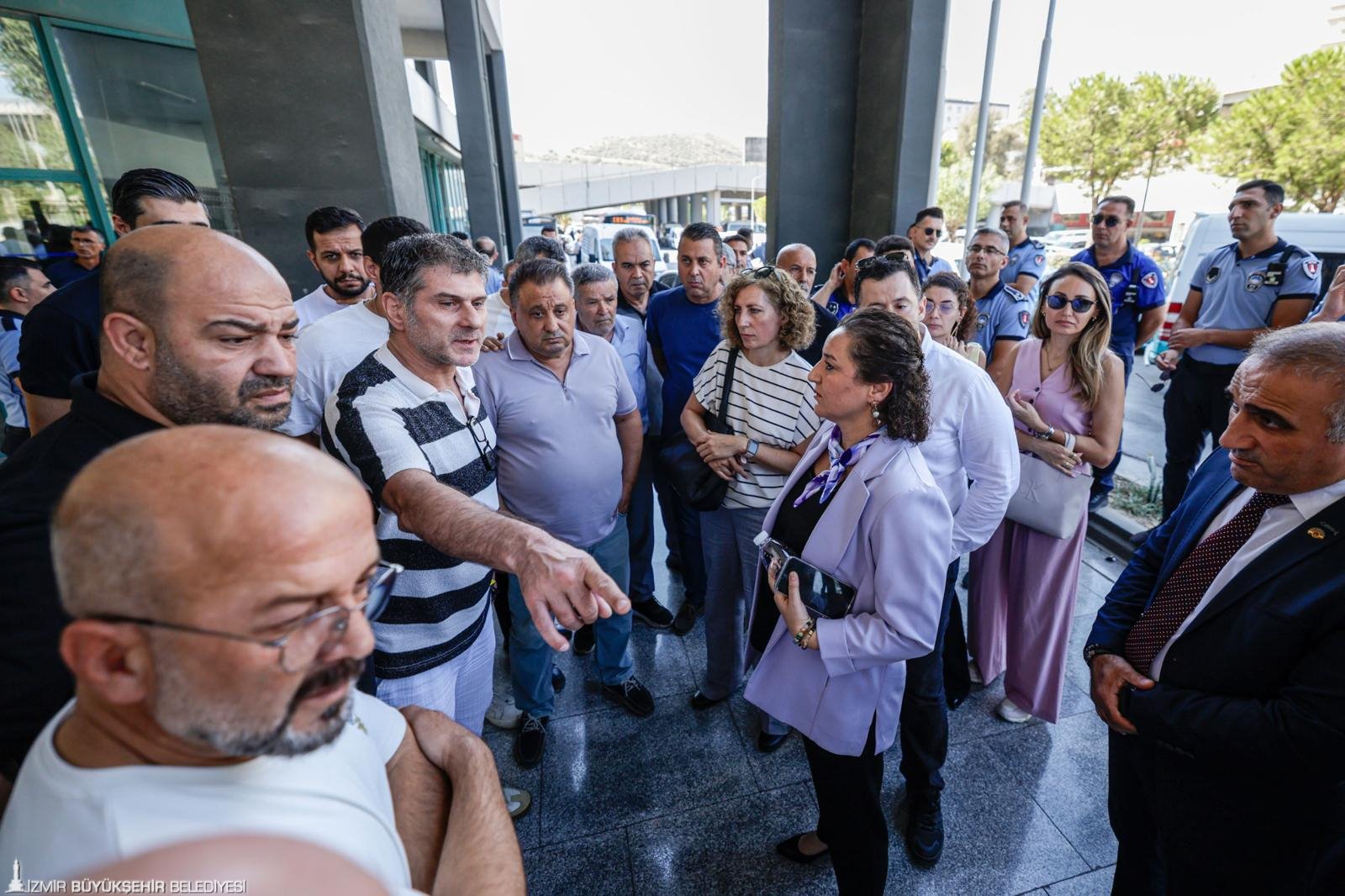 İzmir Otogarı’nda kamu alacakları için tahsilat devam ediyor