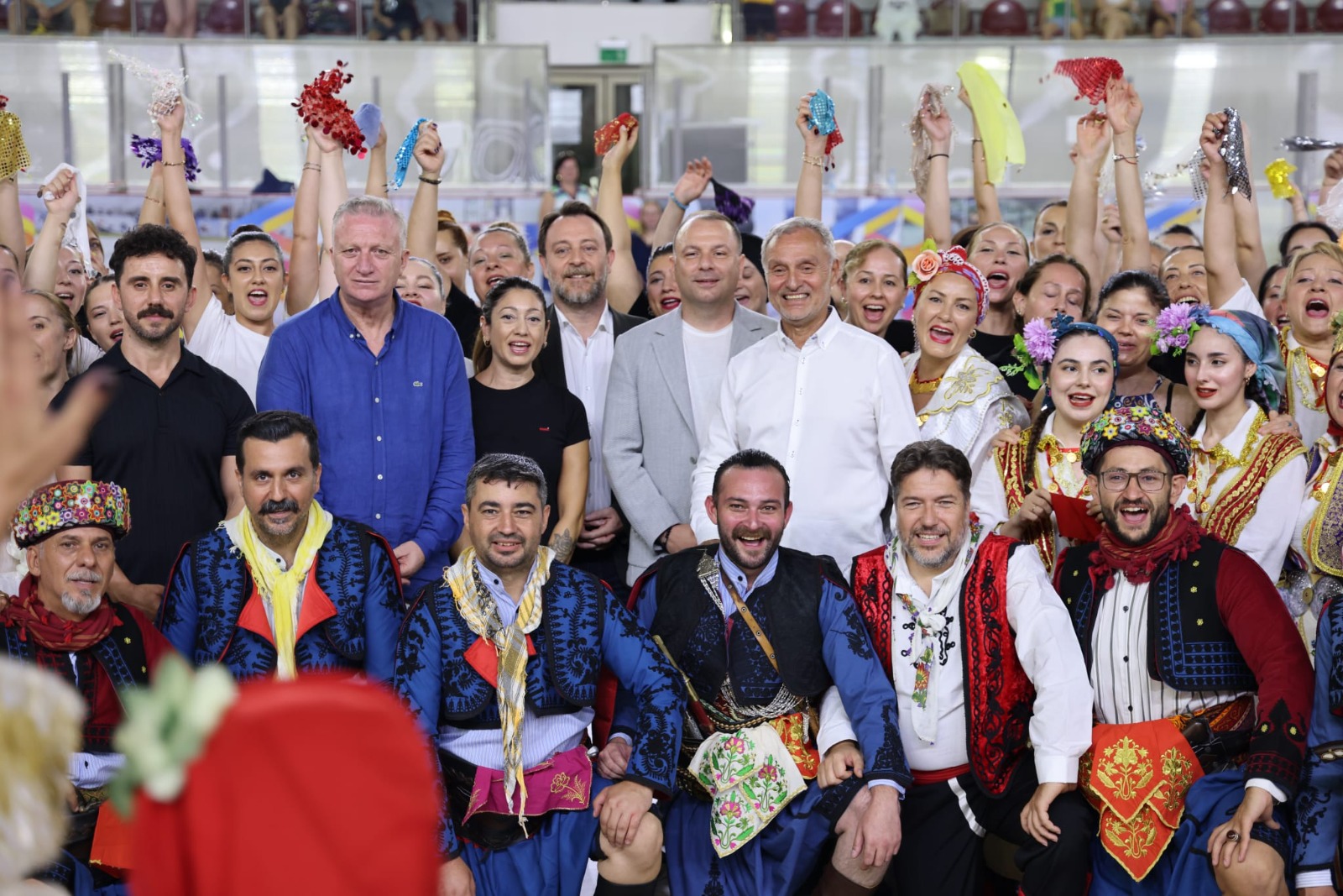 Büyükşehir’in Balkan dansları kursunda coşkulu final