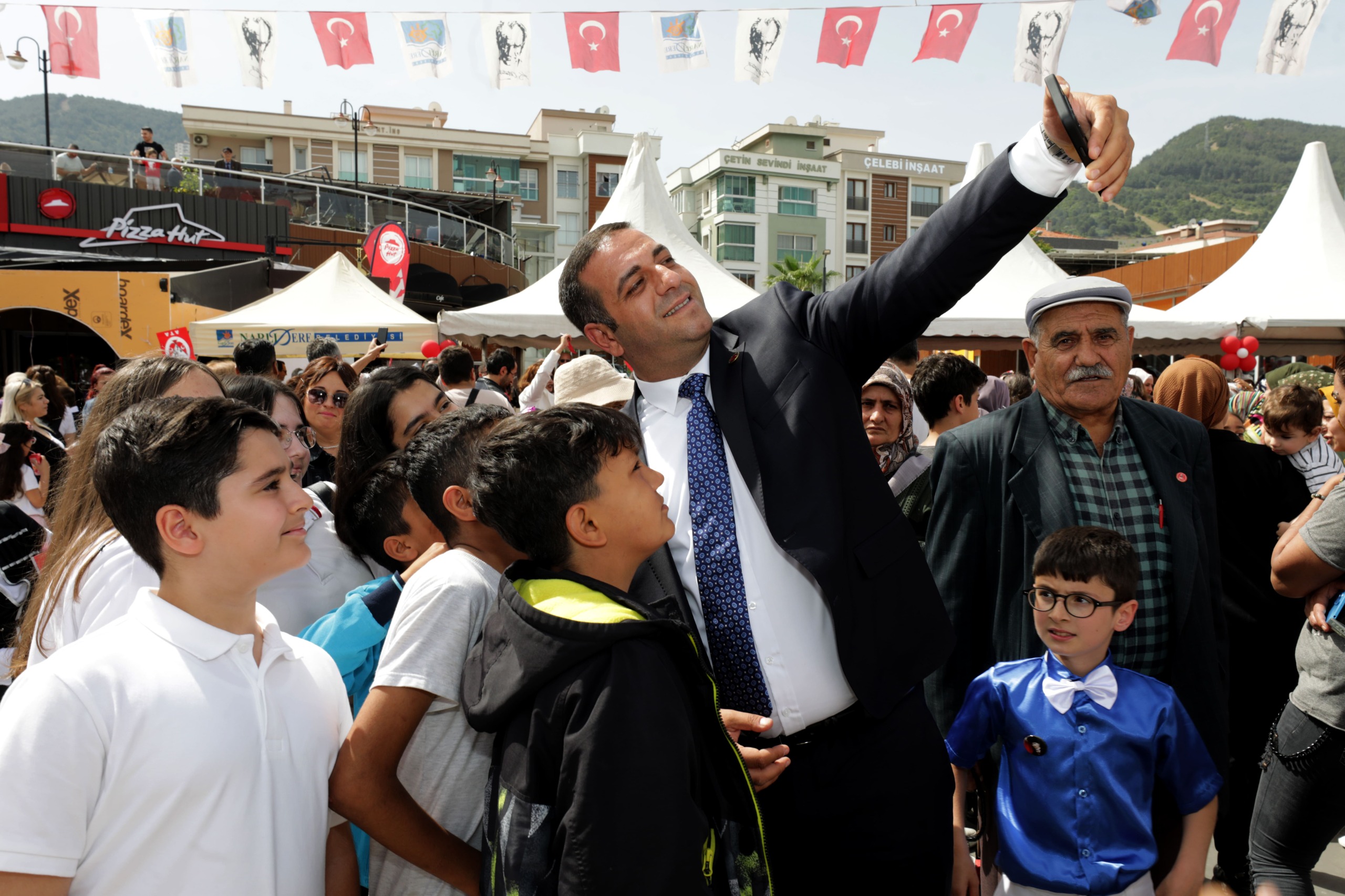 Narlıdere’de okullar yeni eğitim yılına hazırlanıyor: Bahçeler temizleniyor