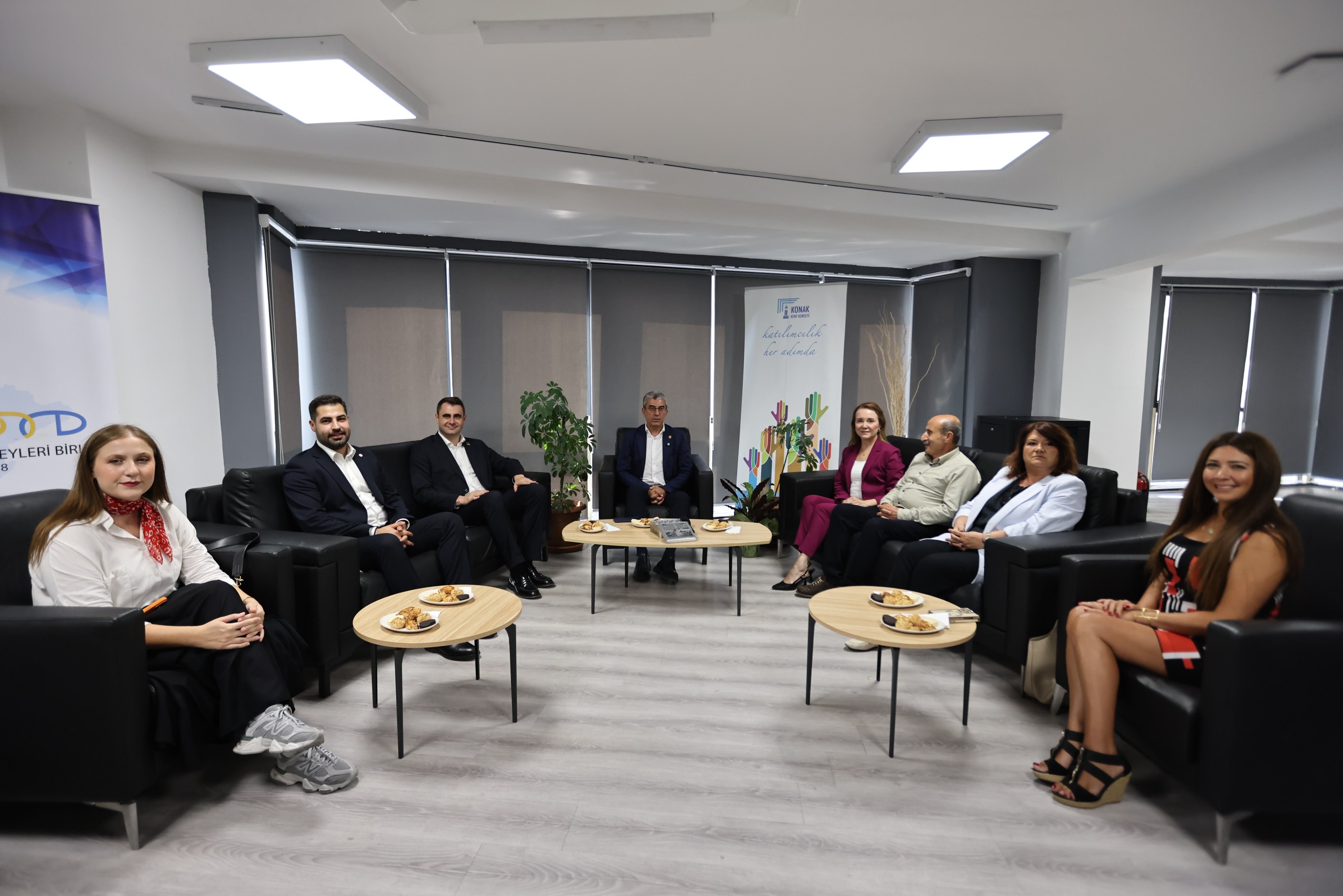 Günaydın’dan Konak ziyareti: Cumhuriyet ve Demokrasi için omuz omuza yürüyeceğiz