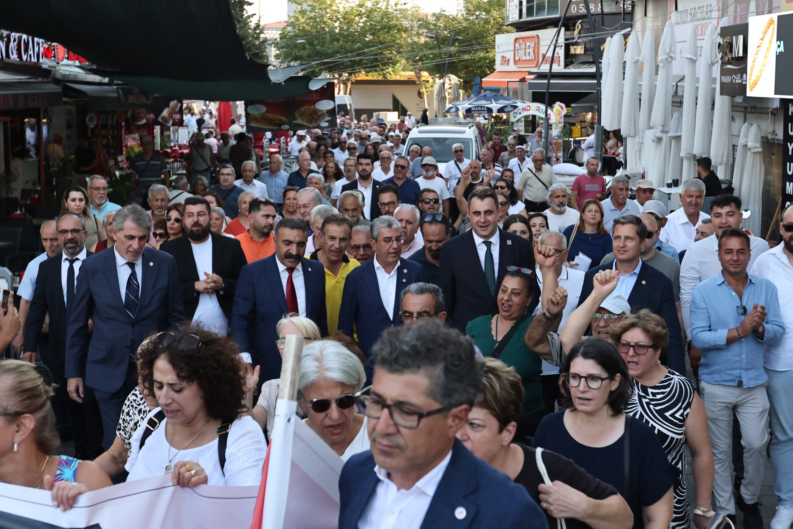 YENİ Parti Çiğli’de teşkilat binasını açtı