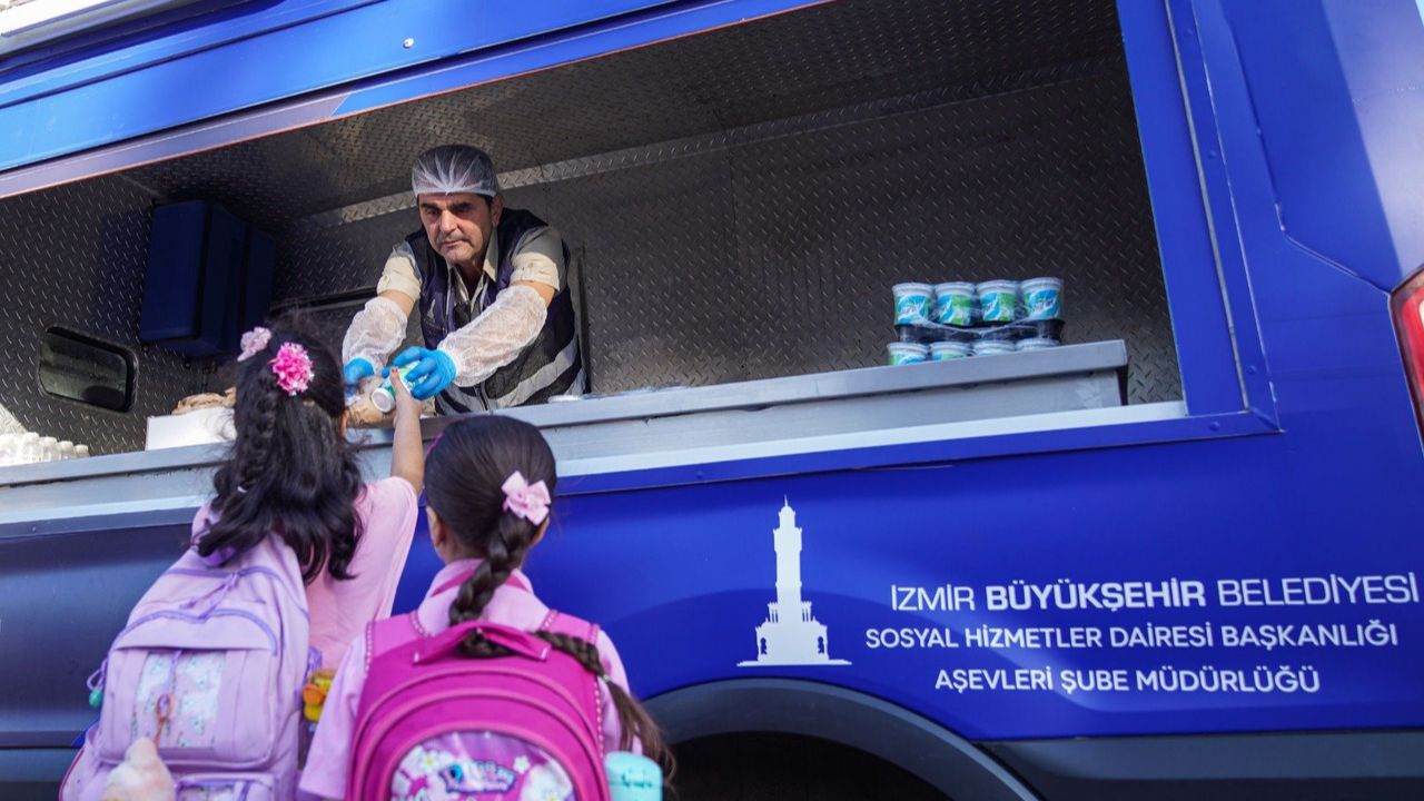 İzmir’de çocukların beslenme çantası Büyükşehir’den