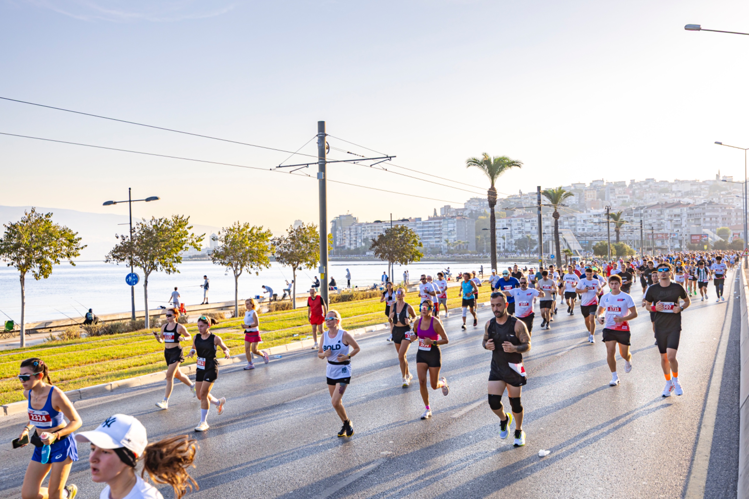 9 Eylül coşkusu yarı maratonda zirveye çıktı: Katılım rekoru kırıldı