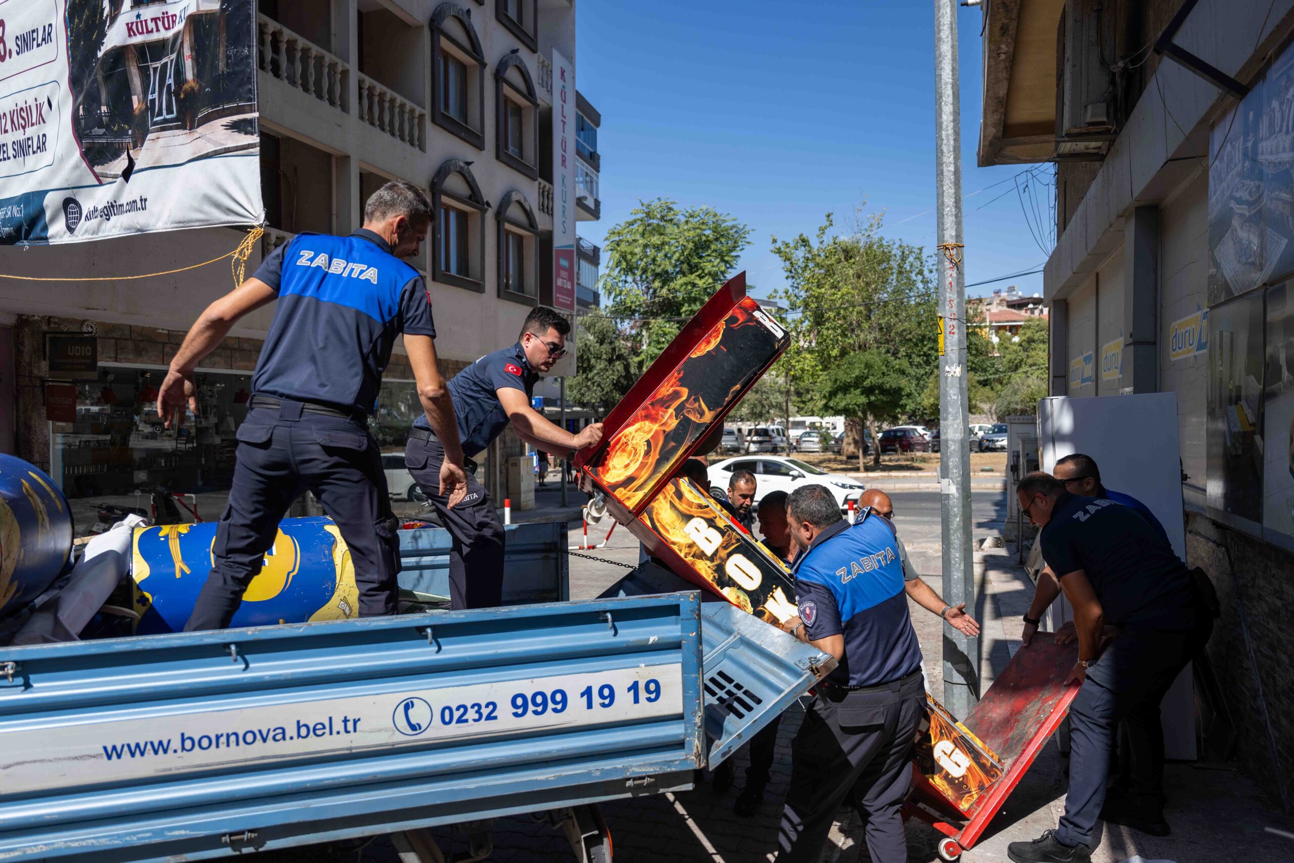 Bornova’da Kaldırım Denetimi: Yayaların Kırmızı Çizgisi