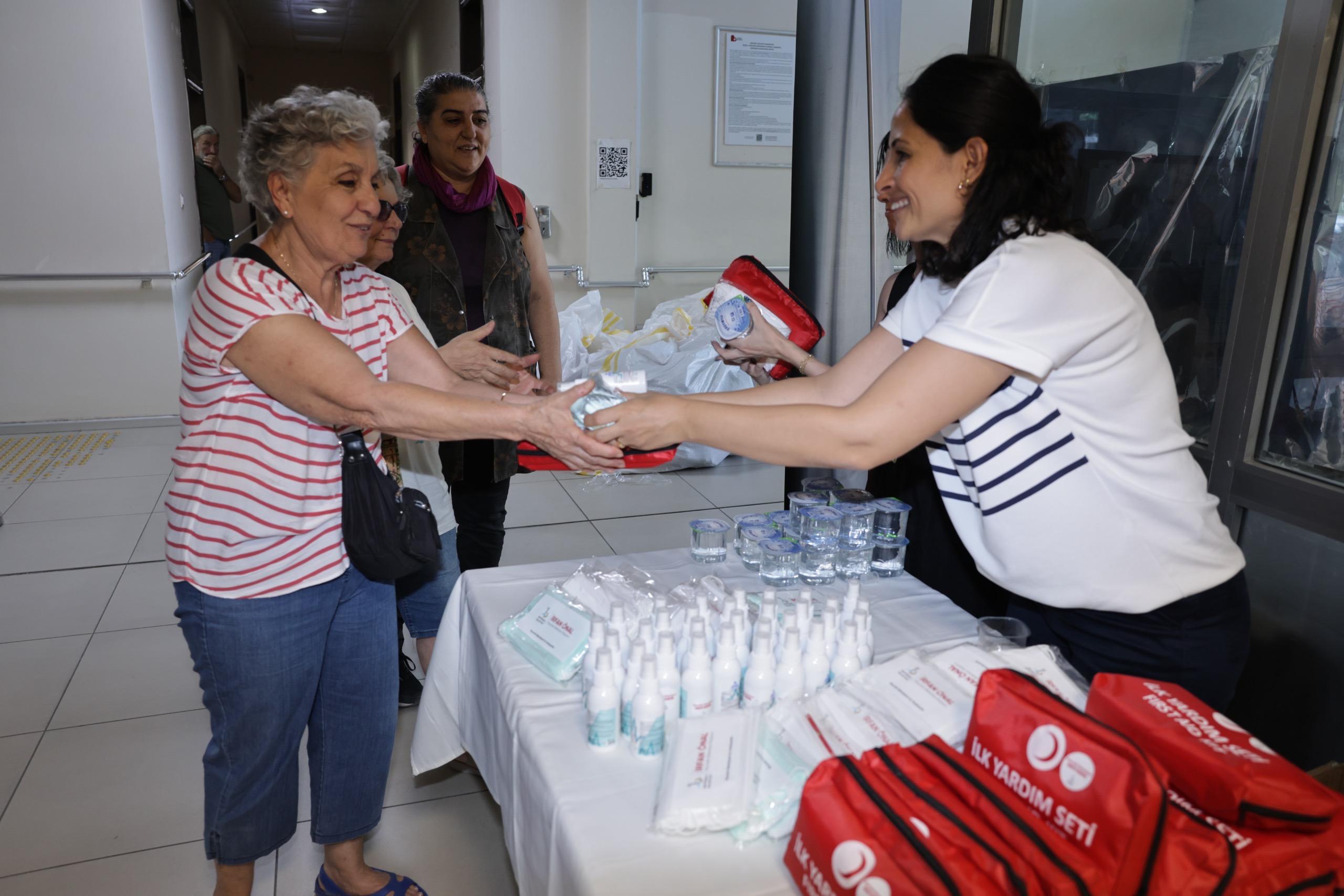 Bayraklı’da Hayat Kurtaracak Bilgiler Uygulamalı Anlatıldı