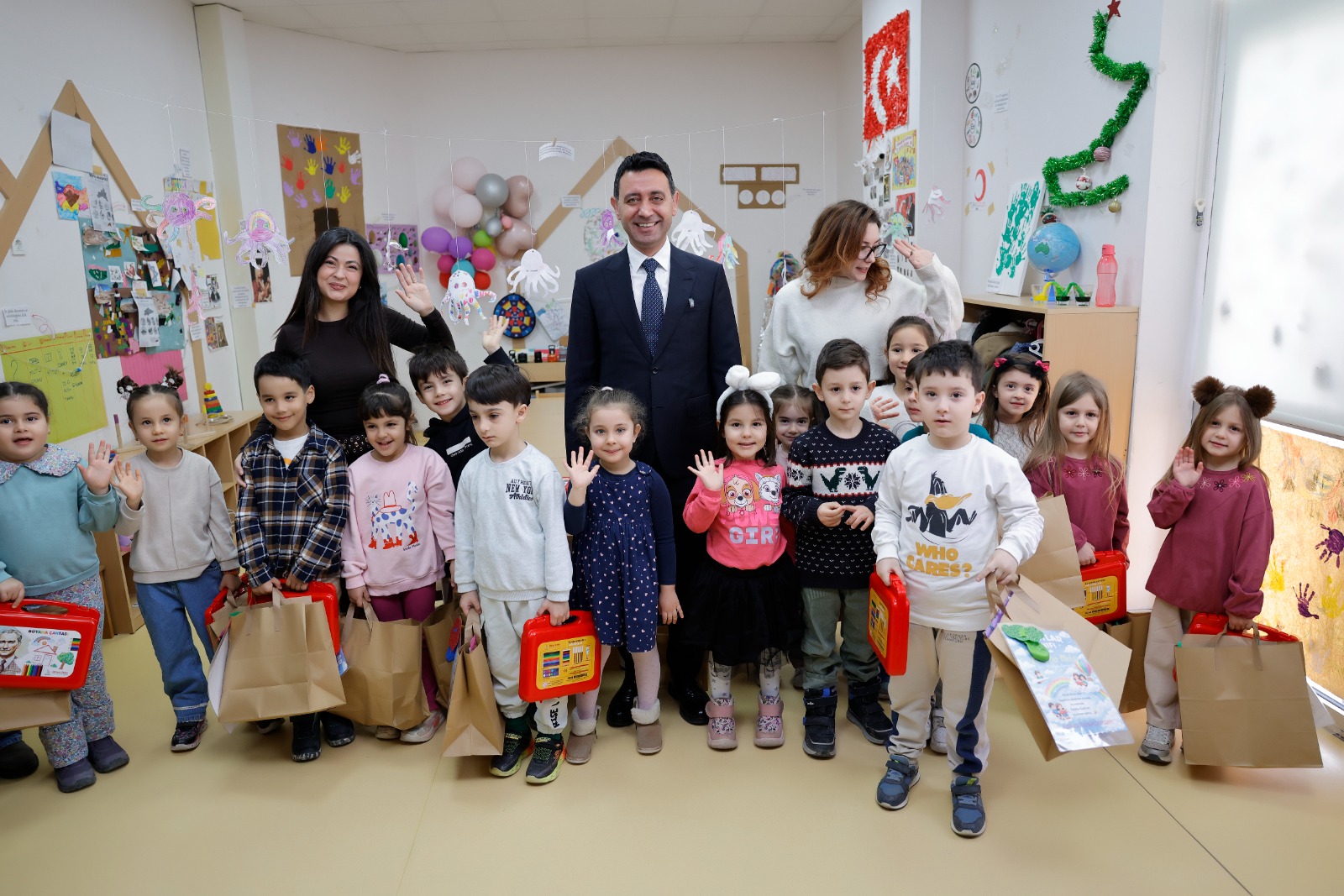 Bayraklı’da eğitime anaokulundan üniversiteye destek