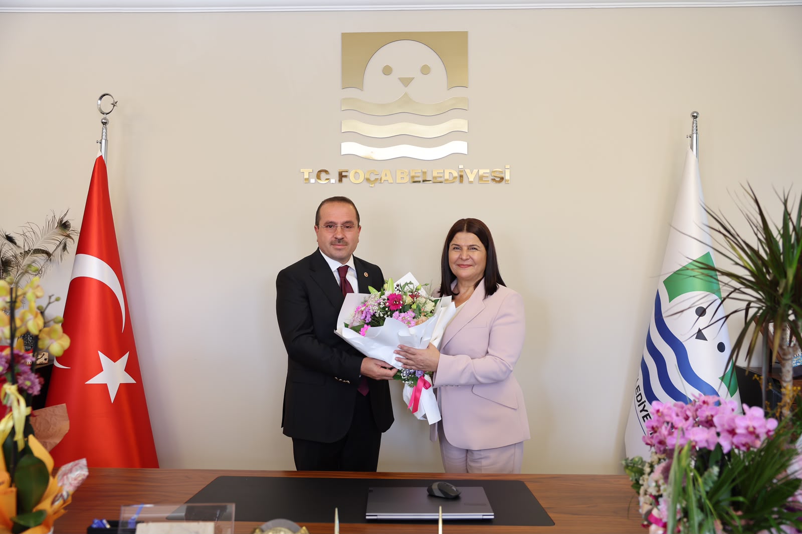 Kırkpınar’dan Foça’da hizmet mesajı: Sorunları ortak akılla çözeceğiz