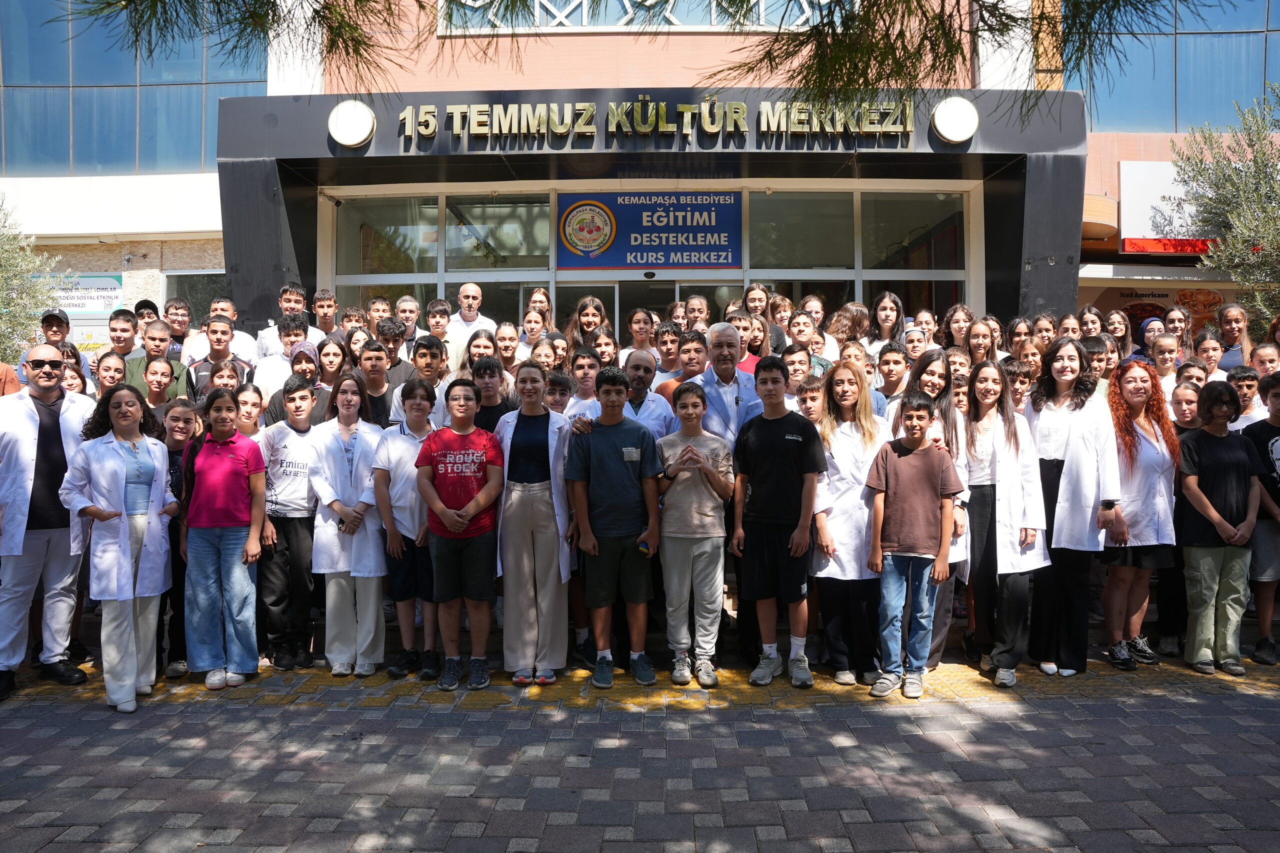 Kemalpaşa’da 400 öğrenciye ücretsiz sınav hazırlığı