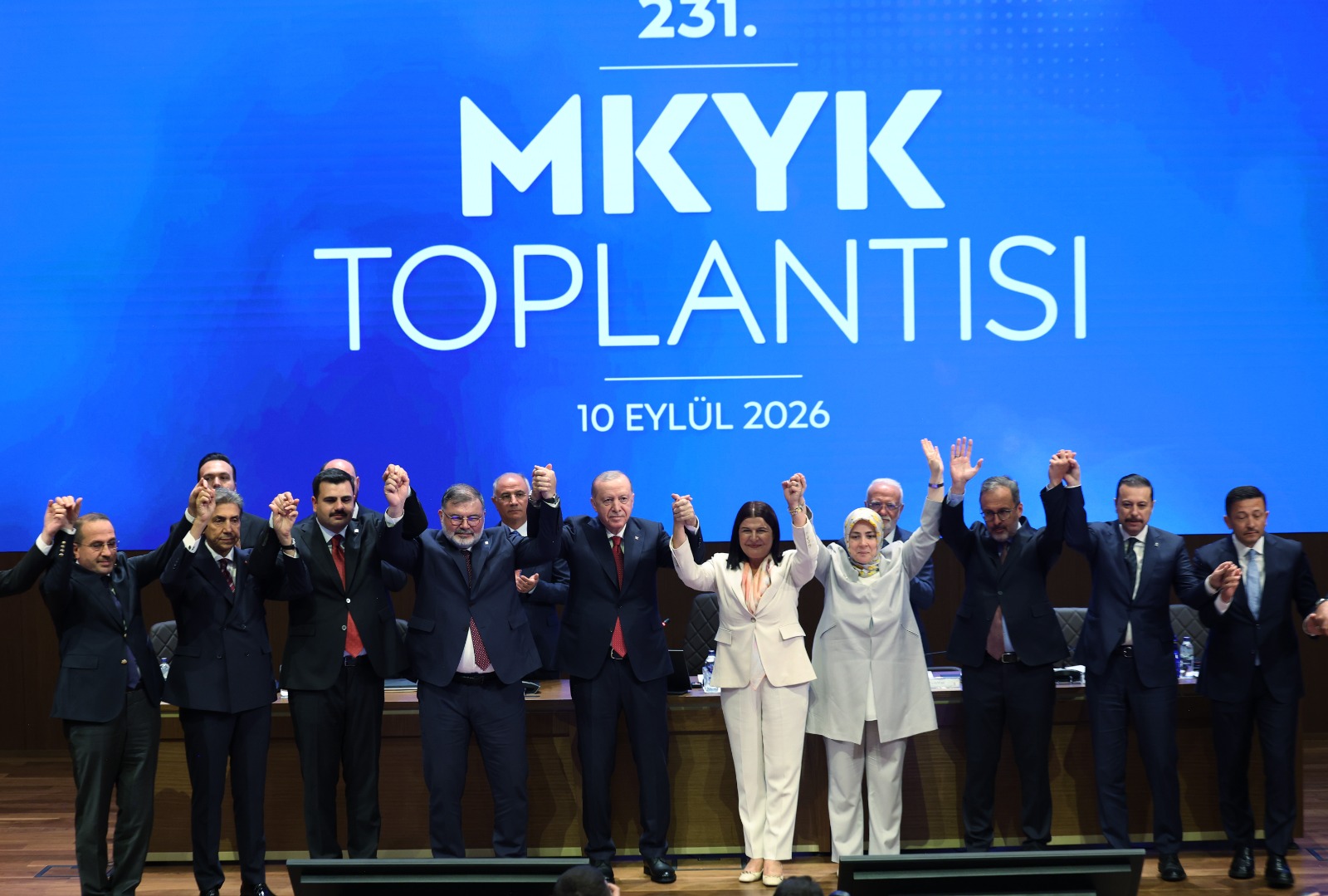 Foça Belediye Başkanı Saniye Bora Fıçı AK Parti’ye geçti