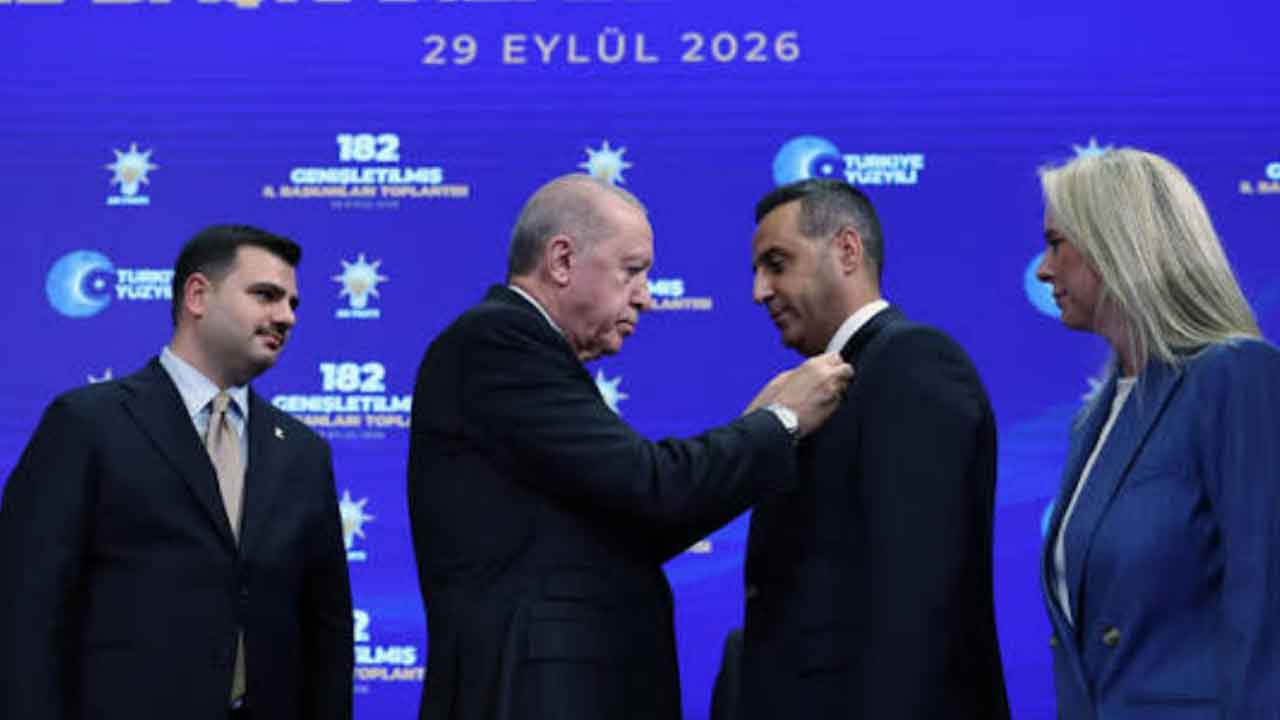 Çiğli’de Onur Emrah Yıldız’ın AK Parti’ye geçişine tepki