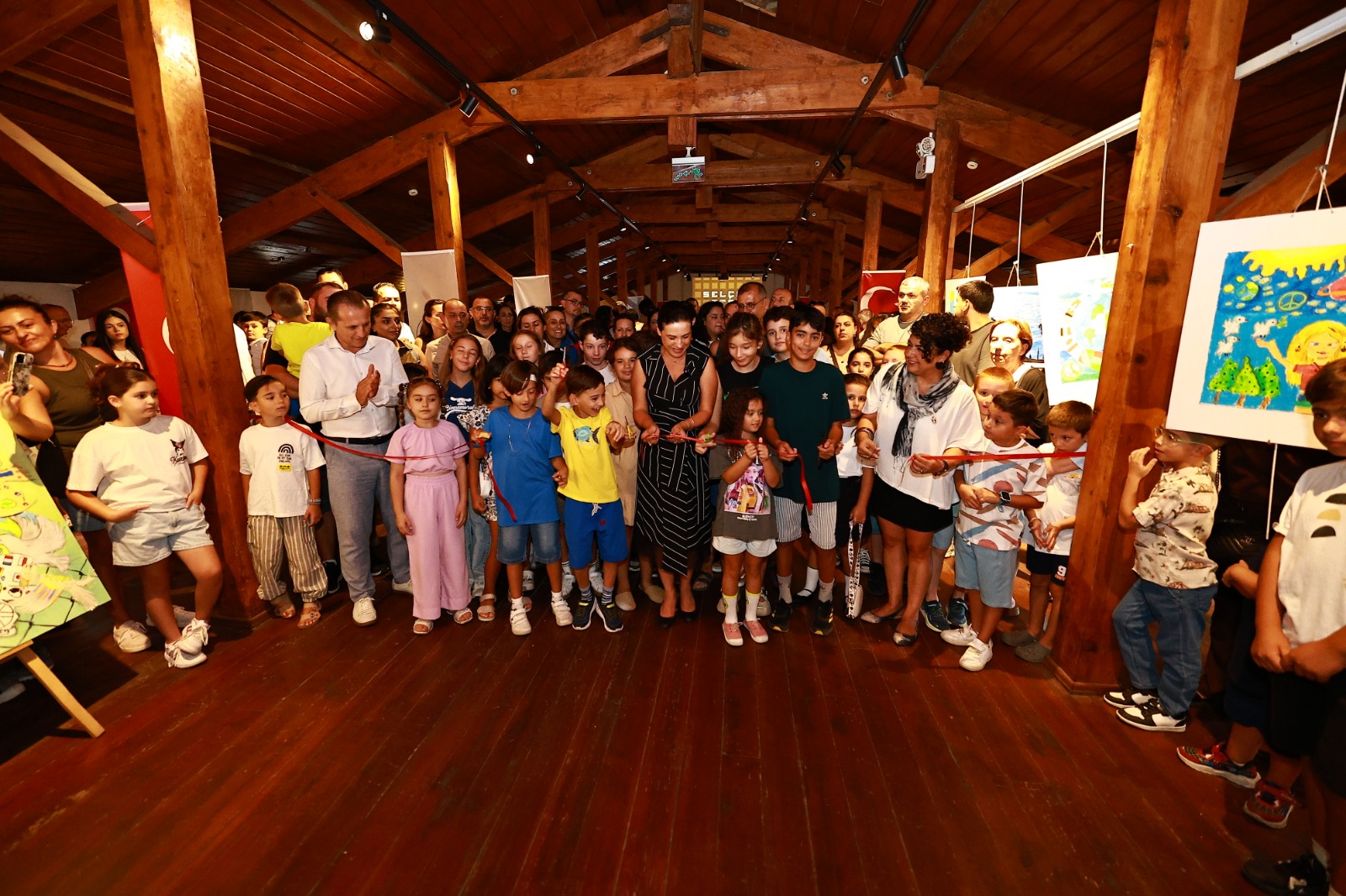 Efes Selçuk’ta çocuklardan barışa renkli dokunuş