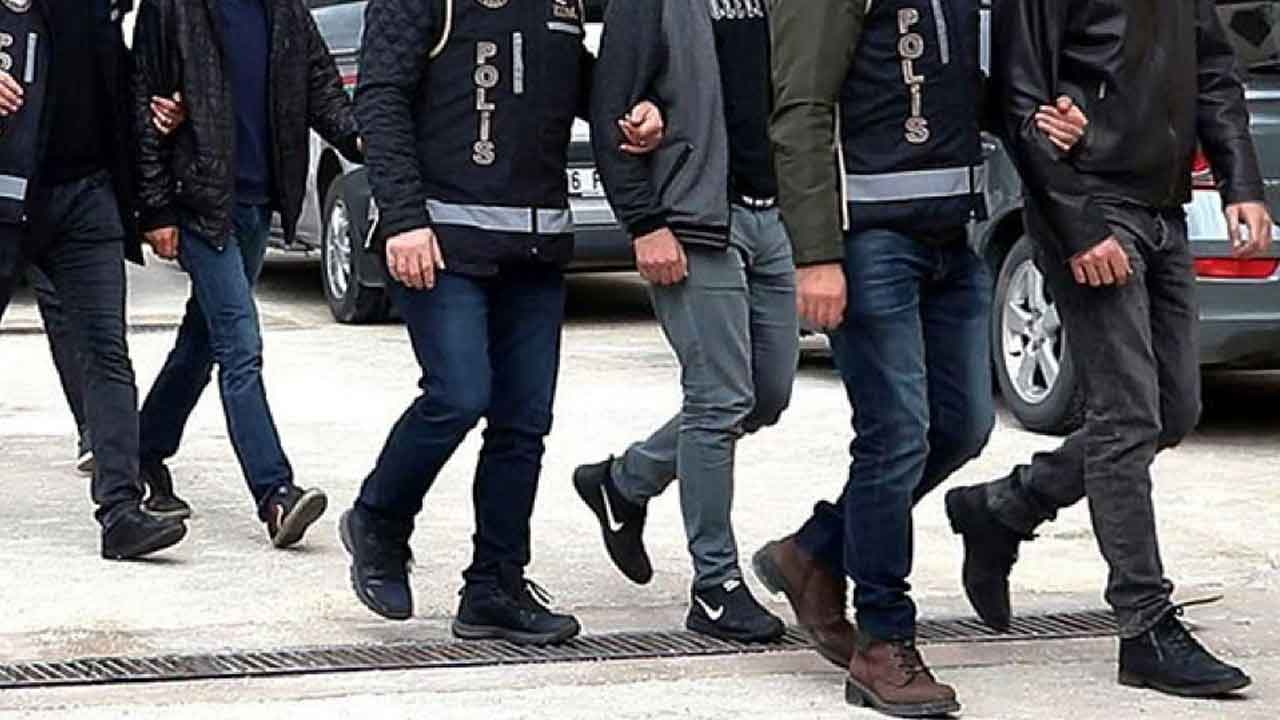 İzmir’de 2 bin yıllık Zeus heykel başı ele geçirildi: 3 gözaltı