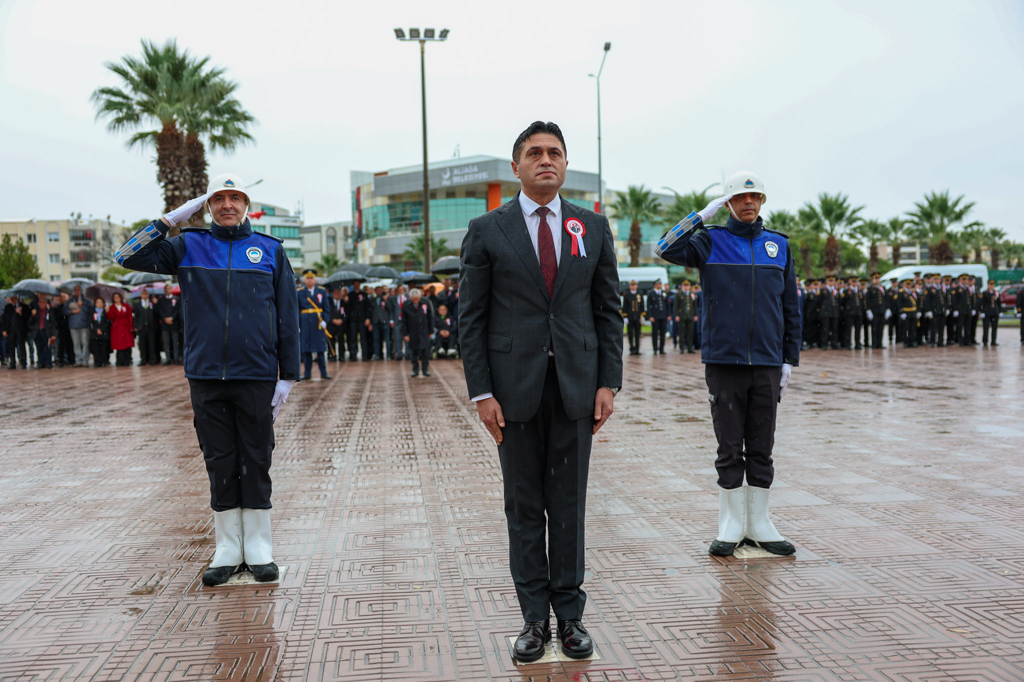 Aliağa’da 29 Ekim coşkusu çelenk töreniyle başladı