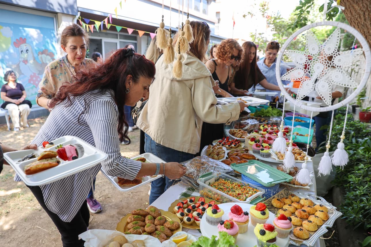 Buca’da kursiyerlerden keyifli bahçe buluşması