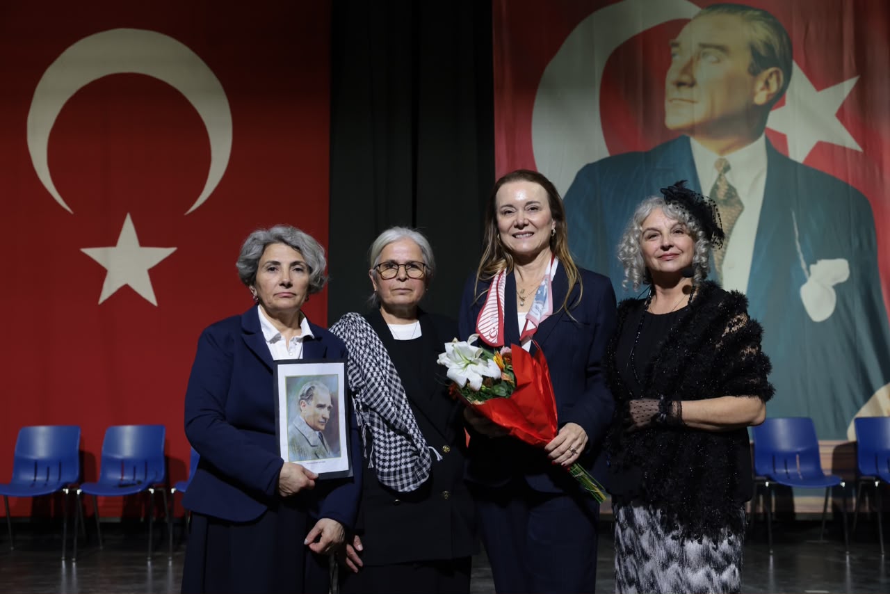 Konak’ın çınarlarından Cumhuriyet’e duygu dolu selam