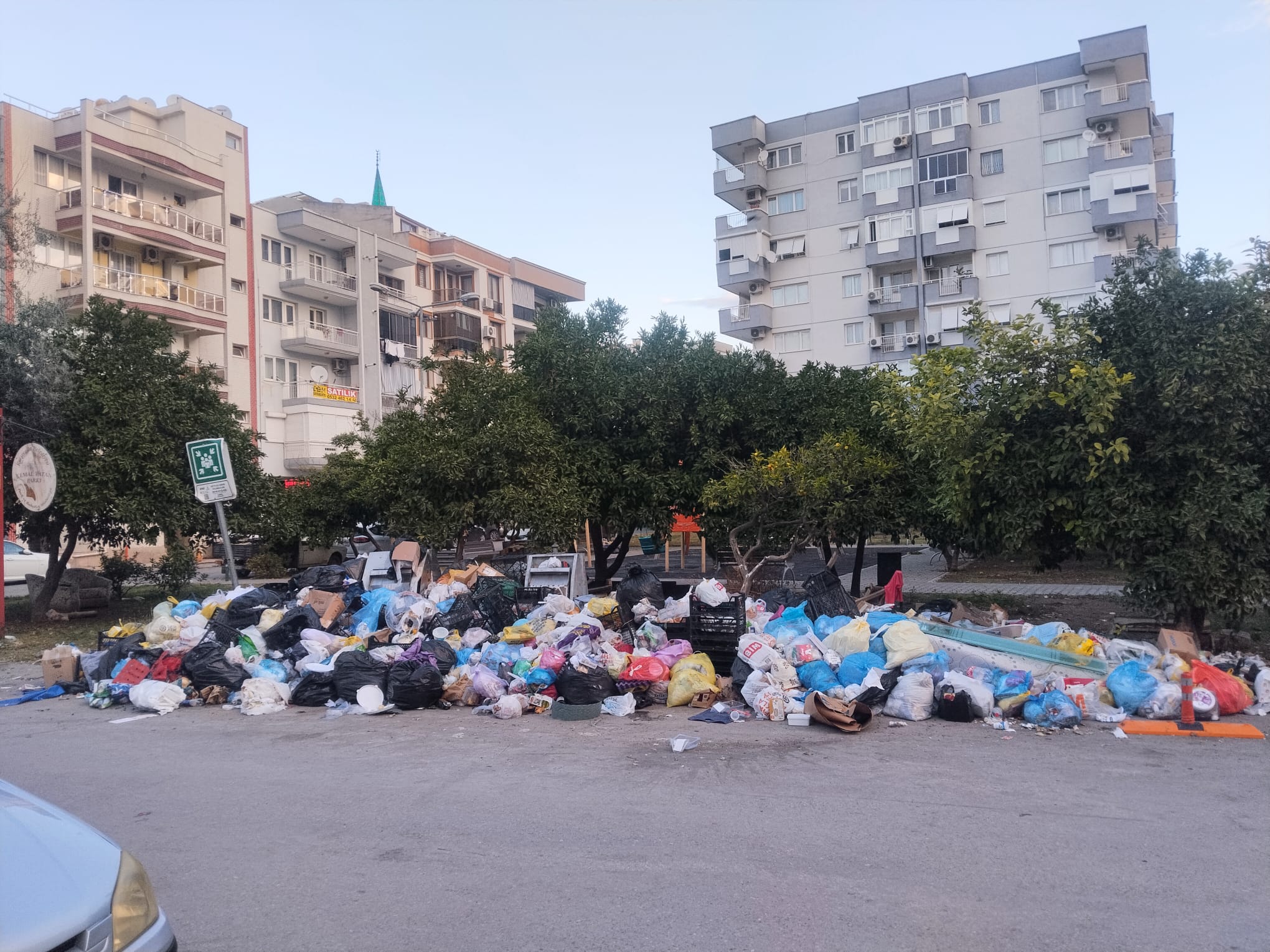 Karşıyaka Belediyesi’nden çöp sorunu açıklaması: 17 yeni araç hizmette