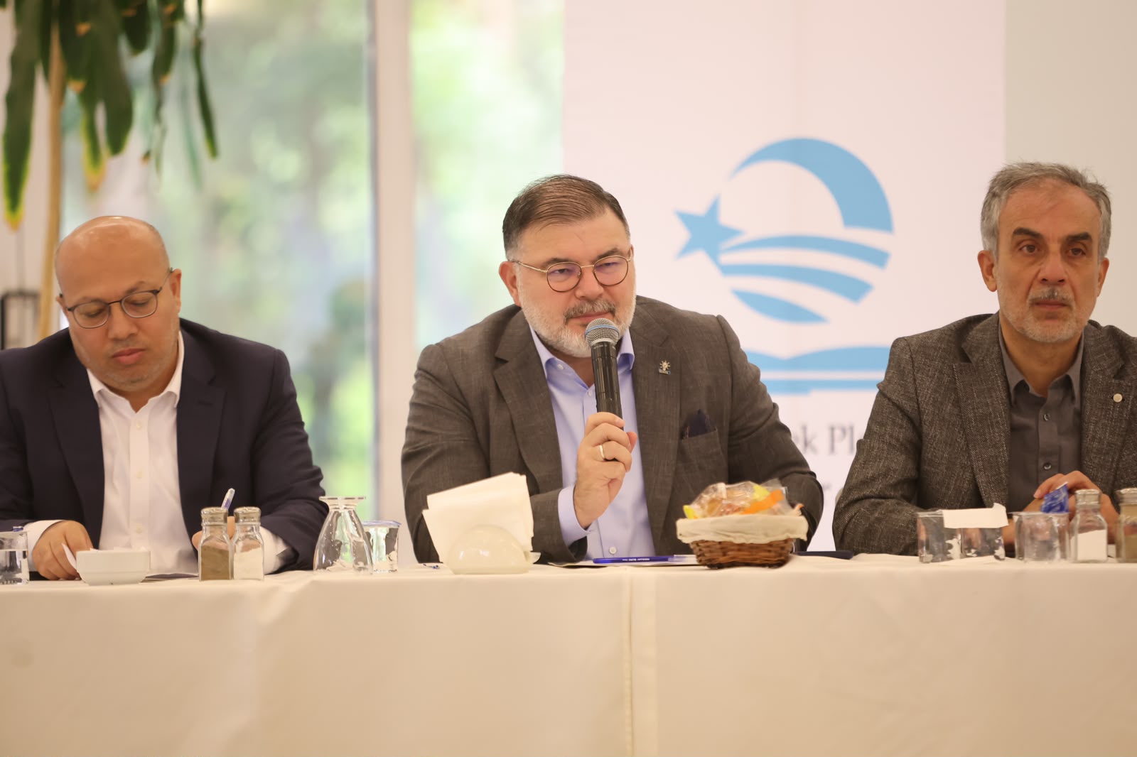 Saygılı’dan İzmir’de eğitim seferberliğine destek ziyareti