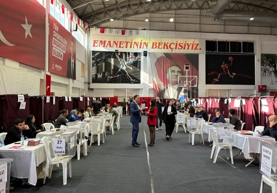 İzmir Barosu yeni başkan için sandık başında
