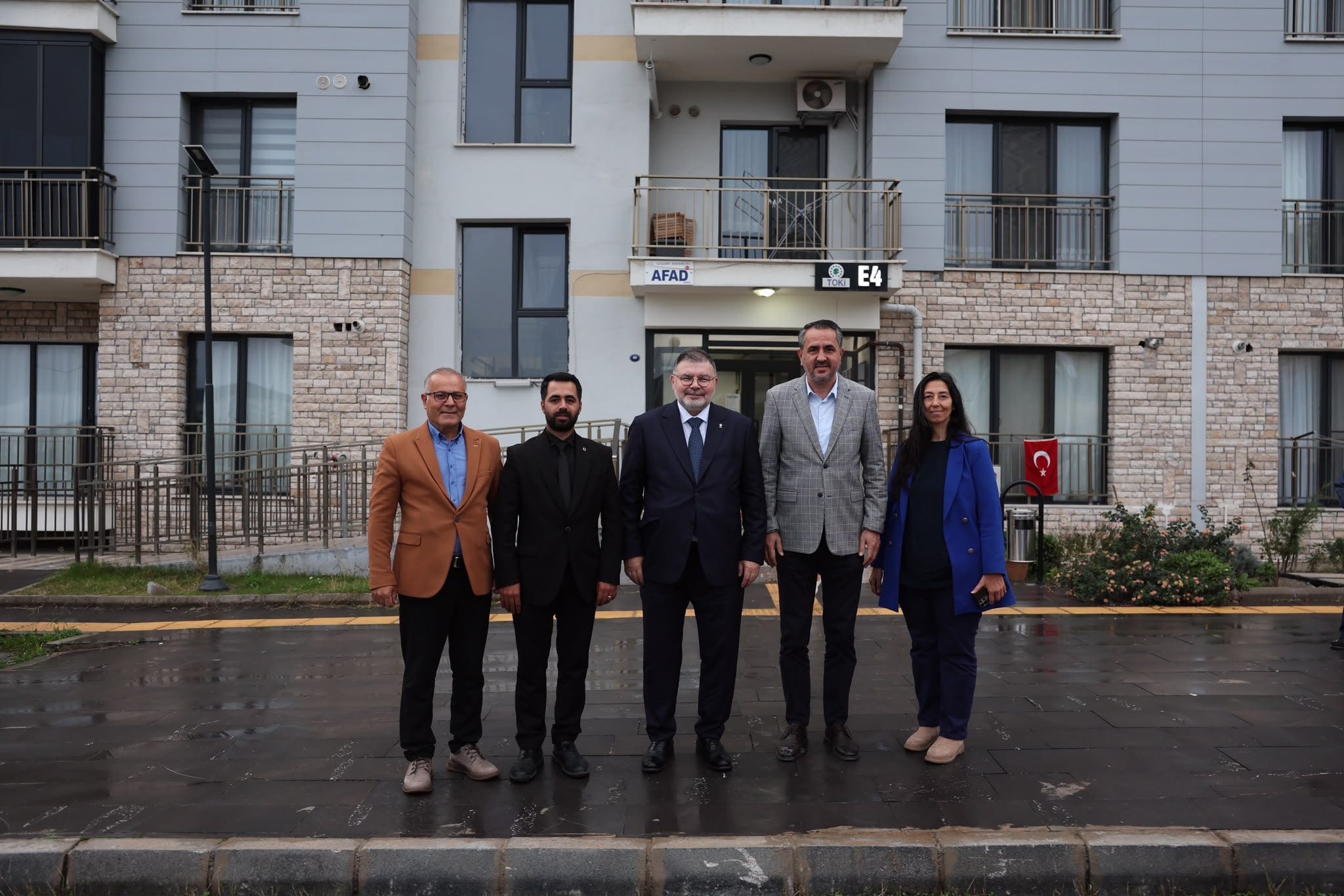 AK Parti Bayraklı’da saha çalışması: 20 mahallede 150 yeni üye