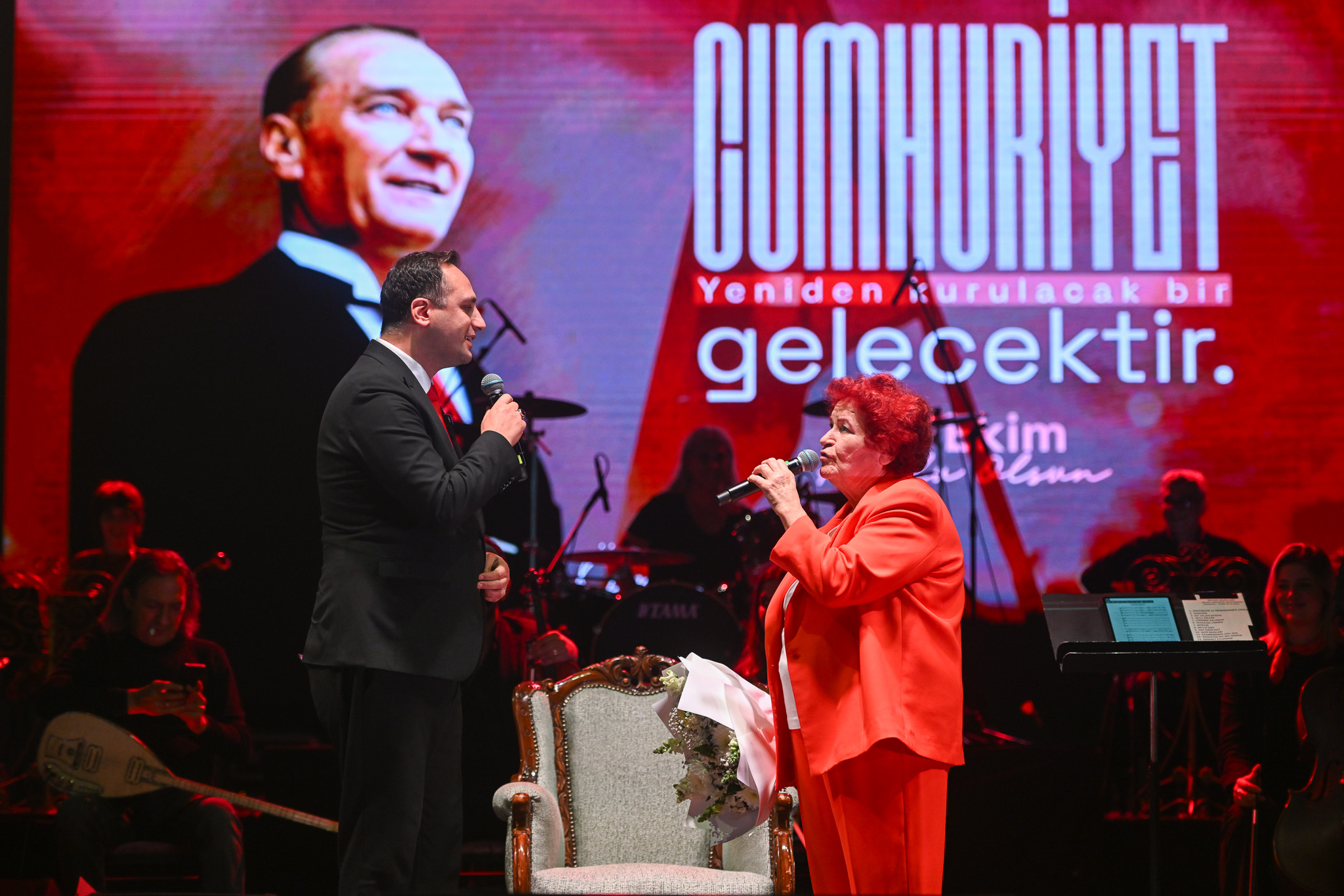 Bornova’da Cumhuriyet Bayramı coşkusu Selda Bağcan şarkılarıyla taçlandı