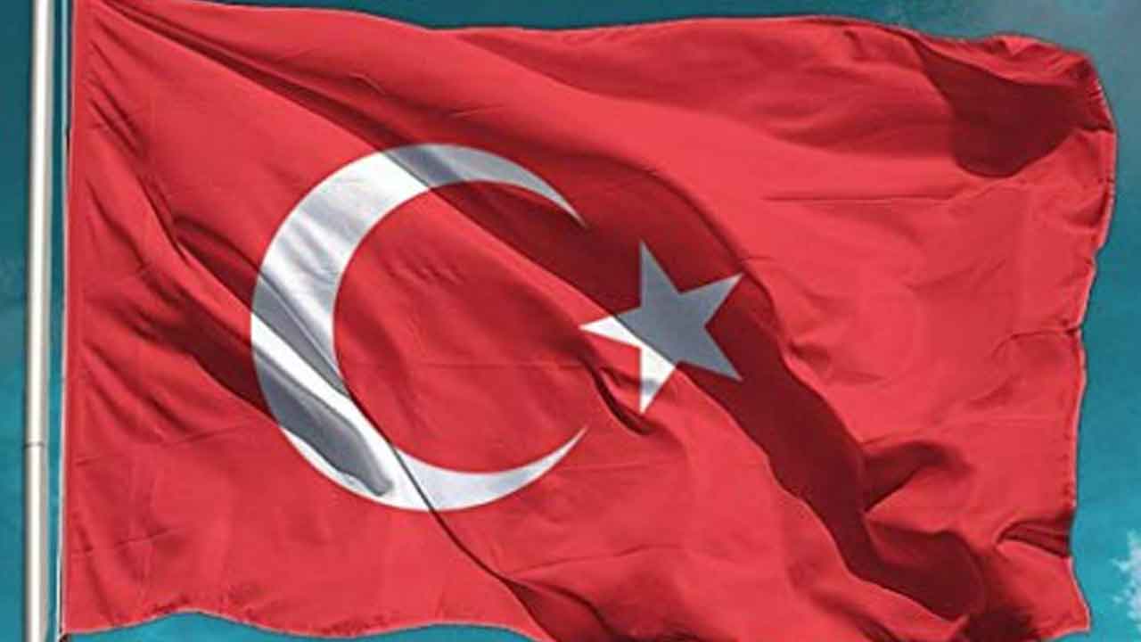 İzmir iş dünyasından 29 Ekim mesajı: Cumhuriyet eşitliğin ve aydınlık geleceğin teminatıdır