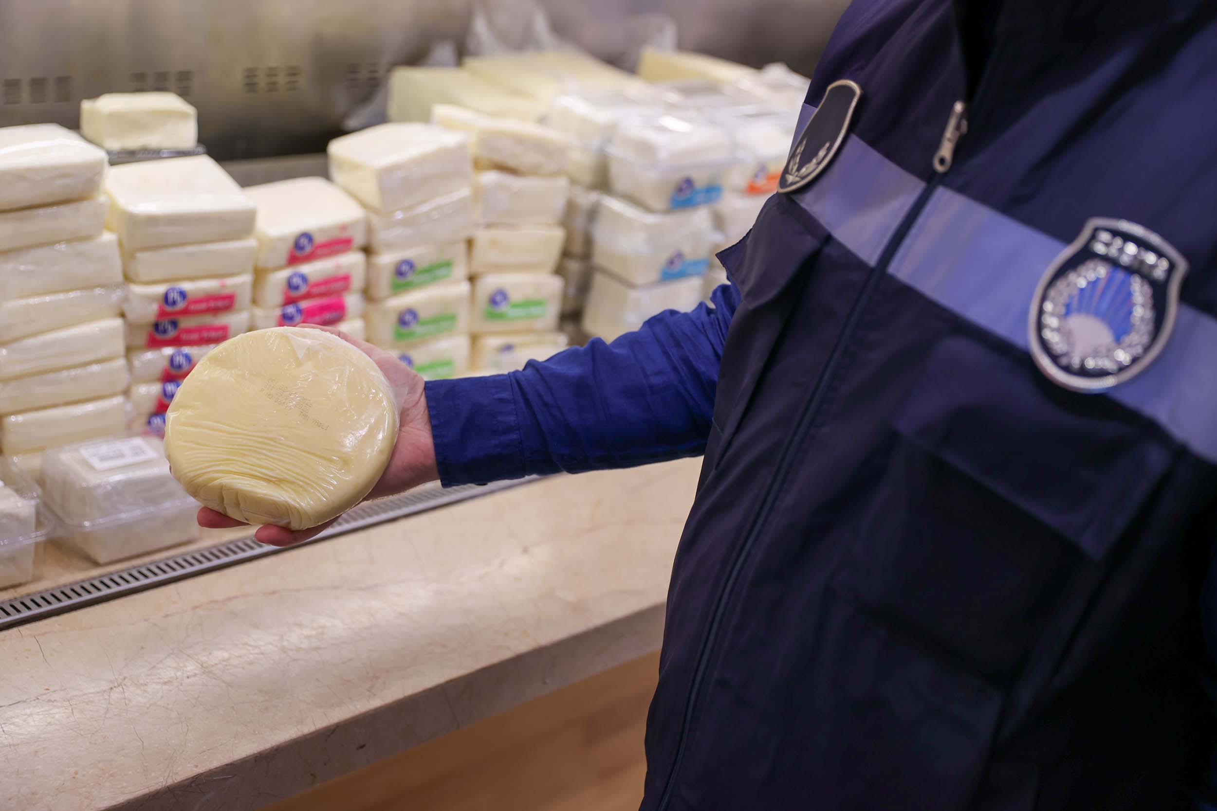 Buca’da denetimde ortaya çıktı: 109,5 kilo tarihi geçmiş gıda imha edilecek