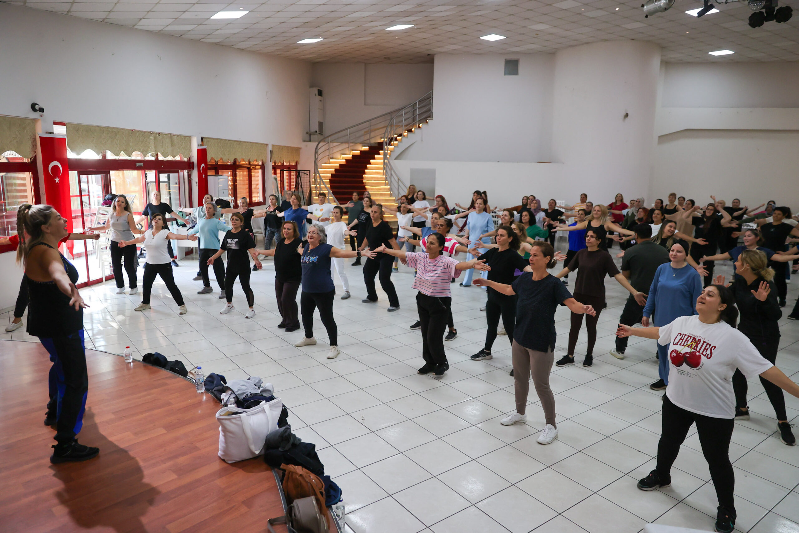 Buca’da kadınlar kış aylarını sporla değerlendiriyor