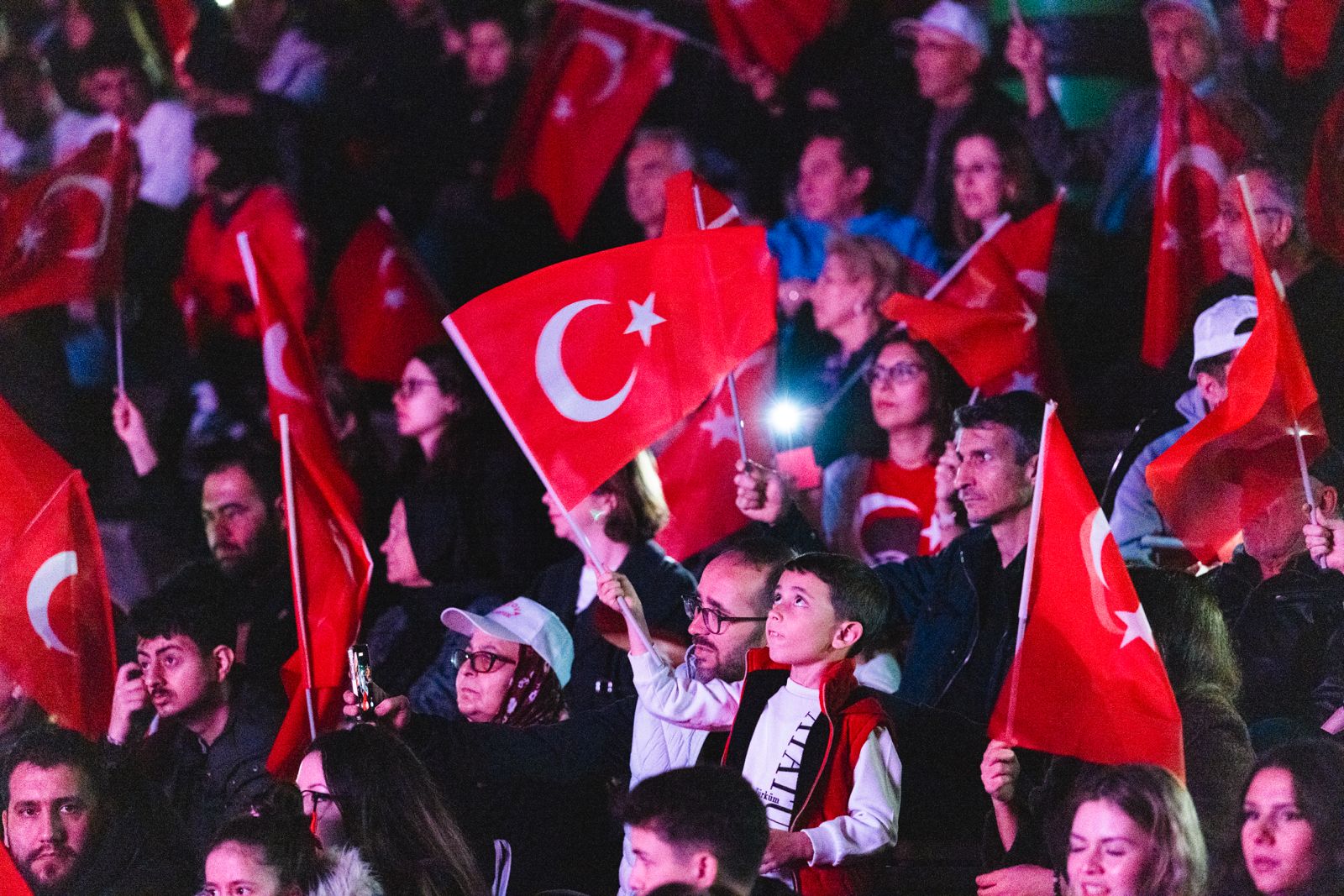 Balçova’da Cumhuriyet Bayramı Yüksek Sadakat şarkılarıyla kutlandı