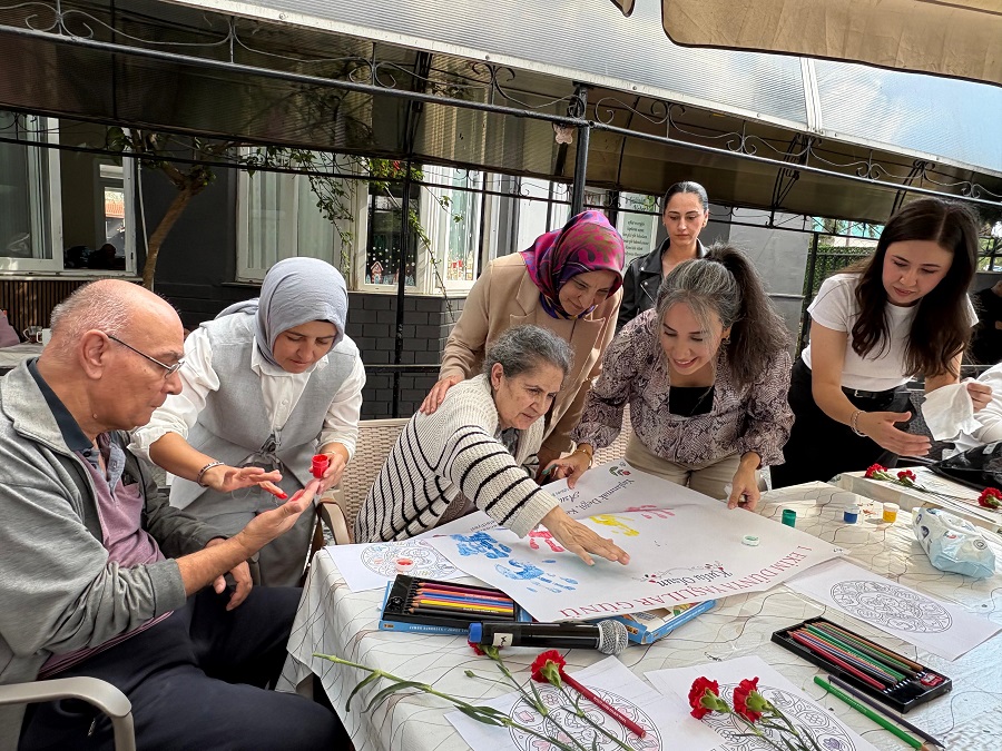 Menderes’te anlamlı buluşma: Engelsiz Çocuk Evi’nden huzurevine ziyaret