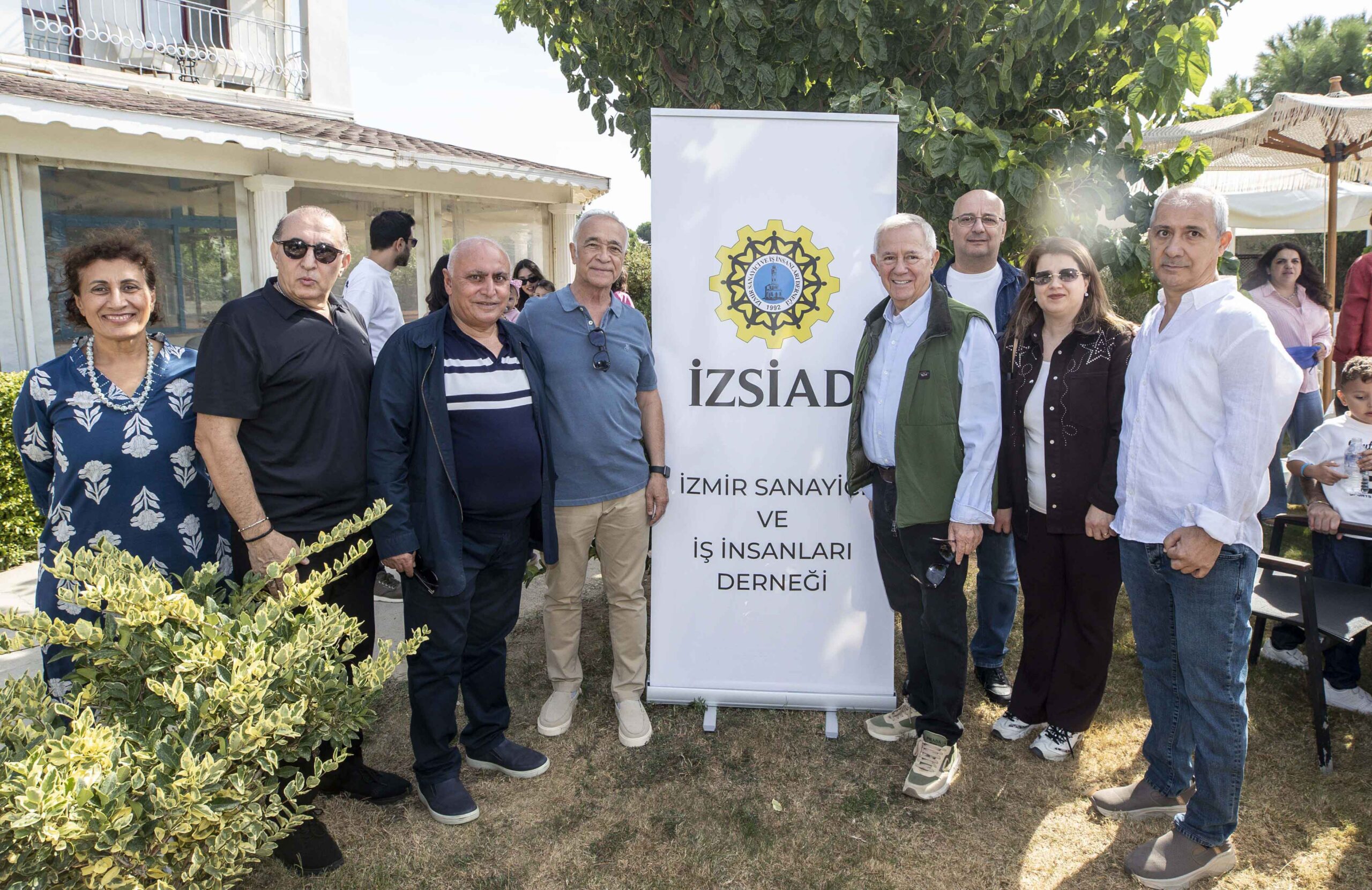 İZSİAD’dan eğitime 100 bin TL’yi aşan destek
