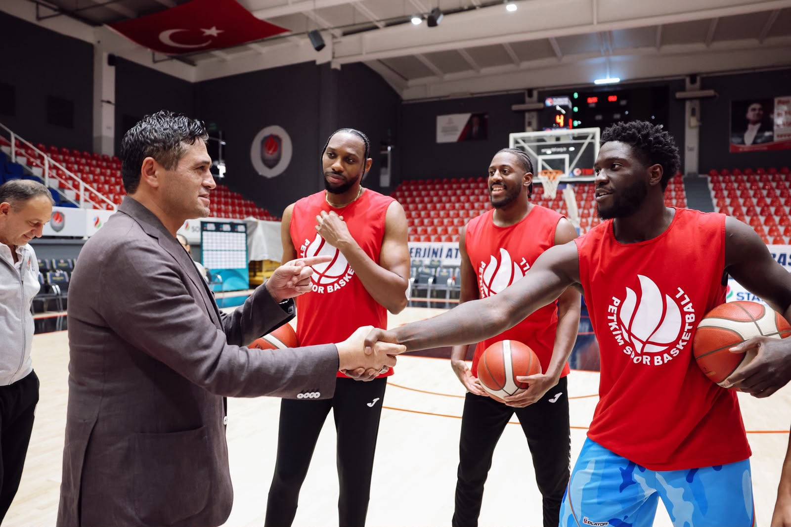 Başkan Serkan Acar’dan Aliağa Petkim Spor’a Moral Ziyareti 