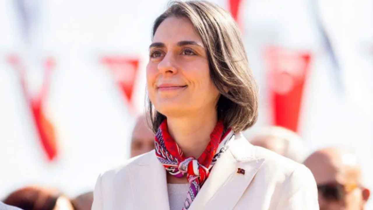 Üsküdar Belediye Başkanı Sinem Dedetaş hakkında ev hapsiyle tahliye kararı
