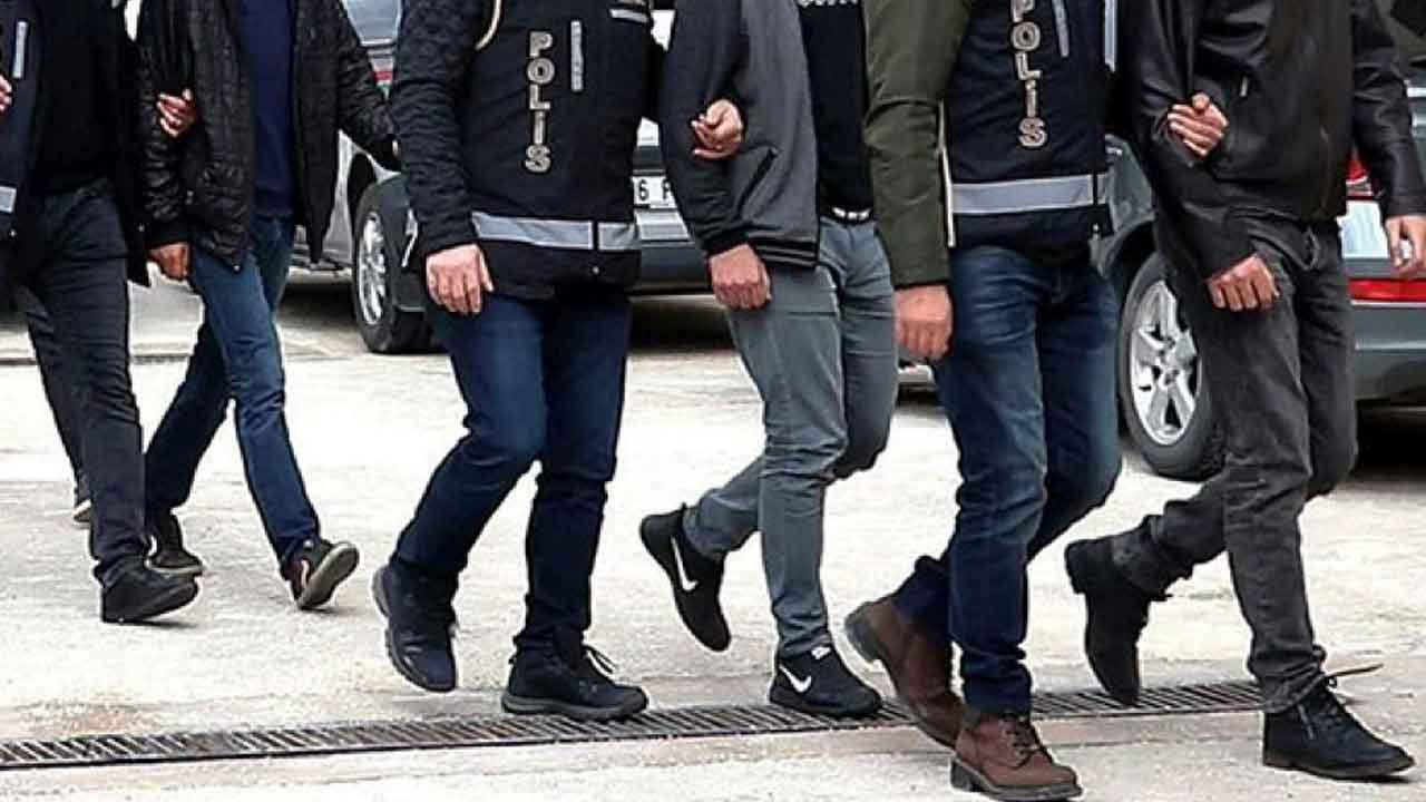İzmir’de FETÖ/PDY operasyonu: 16 şüpheli gözaltına alındı